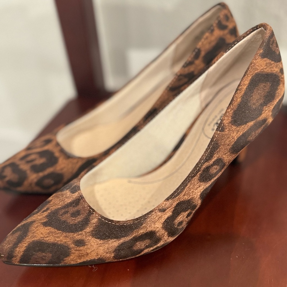 BRAND NEW cheetah print Life Stride Soft system Size 6.5